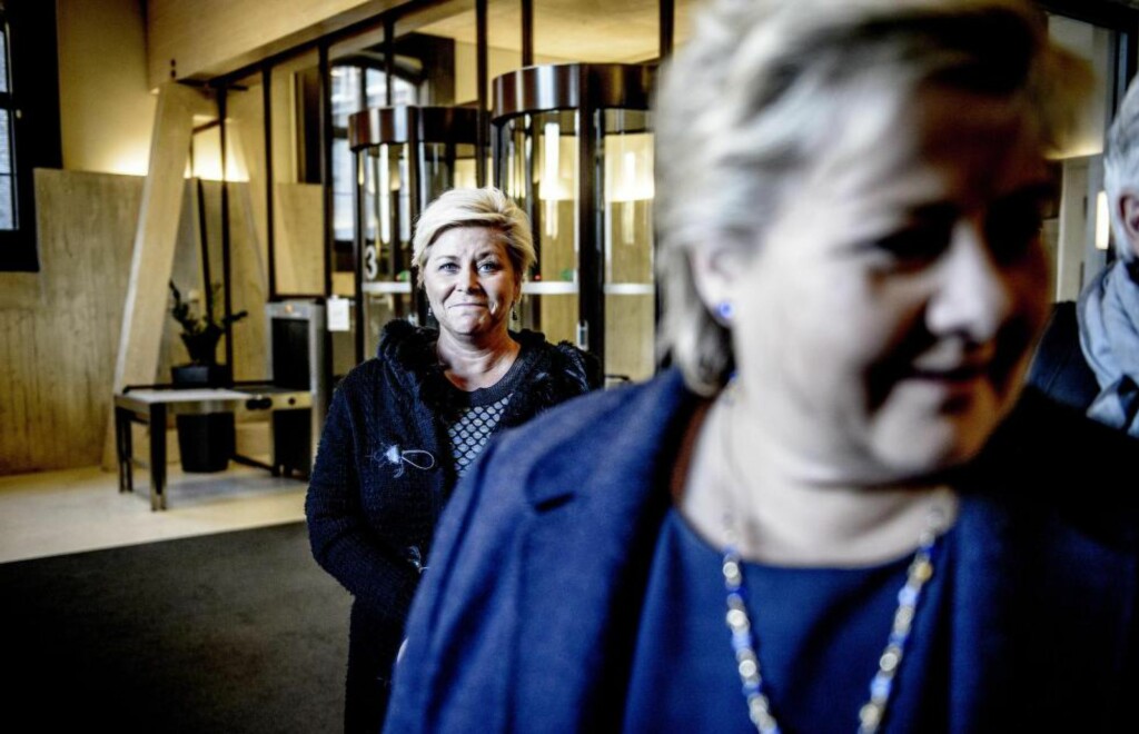 STILLER KRAV: Statsminister Erna Solberg (foran) og finansminister Siv Jensen vil ha asylsøkere som ikke trenger beskyttelse fortere ut, stille krav om norskkunnskaper i arbeidslivet og ikke gi verden falske håp om Norge. Foto: Thomas Rasmus Skaug STILLER KRAV: Statsminister Erna Solberg (foran) og finansminister Siv Jensen vil ha asylsøkere som ikke trenger beskyttelse fortere ut, stille krav om norskkunnskaper i arbeidslivet og ikke gi verden falske håp om Norge. Foto: Thomas Rasmus Skaug