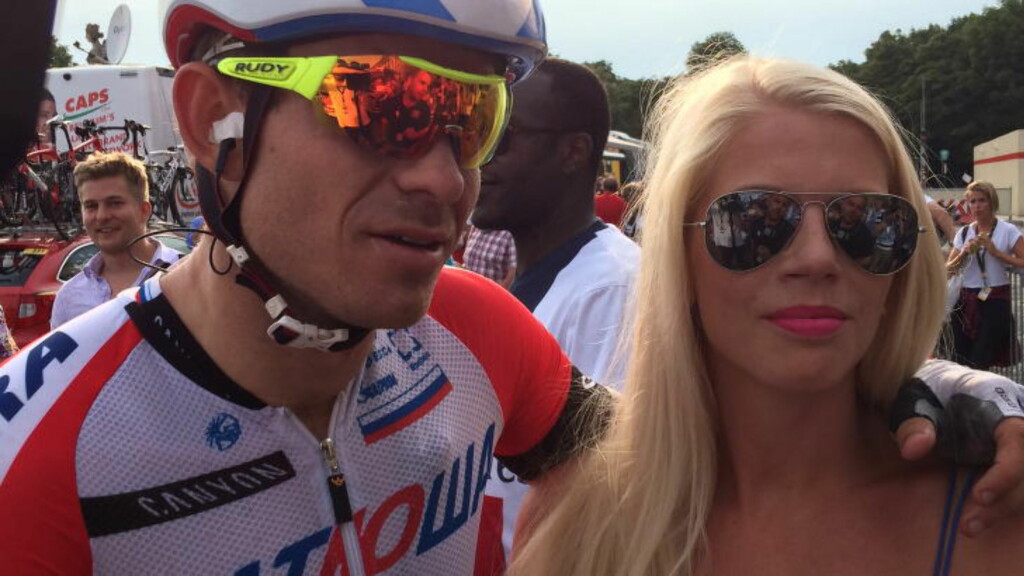 HISTORISK GOD: Med tjue seiere ble 2015-sesongen historisk god for Alexander Kristoff. Her med kona Maren under Tour de FRance. FOTO: Torgeir Strandberg/Procycling.no. HISTORISK GOD: Med tjue seiere ble 2015-sesongen historisk god for Alexander Kristoff. Her med kona Maren under Tour de FRance. FOTO: Torgeir Strandberg/Procycling.no.