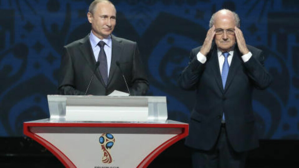 DYNAMISK DUO: Vladimir Putin og Sepp Blatter sammen under trekningen av gruppene til VM-kvalifiseringen den 25. juli i år. Foto: AP Photo/Ivan Sekretarev/NTB Scanpix DYNAMISK DUO: Vladimir Putin og Sepp Blatter sammen under trekningen av gruppene til VM-kvalifiseringen den 25. juli i år. Foto: AP Photo/Ivan Sekretarev/NTB Scanpix
