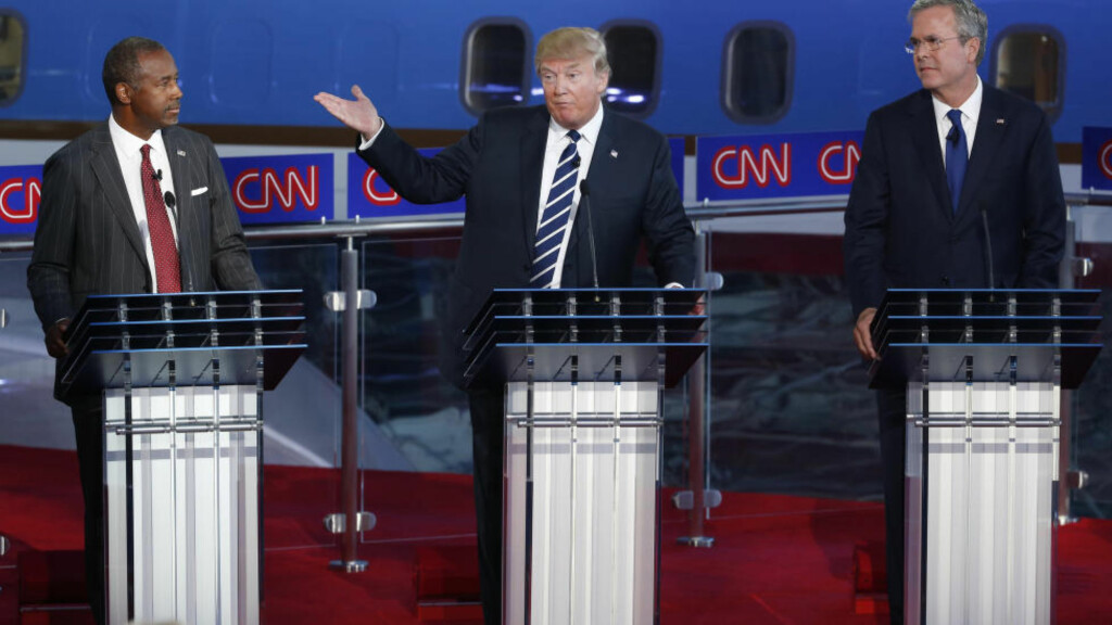 1. 2. og 3. PLASS: Donald Trump (i midten) ligger best an på meningsmålingene, fulgt av Ben Carson (t.v). Jeb Bush (t.h) lå best an en stund, men er nå nede på åtte prosent i gjennomsnitt, og ligger med de på tredjeplass sammen med Marco Rubio. Foto: REUTERS / Lucy Nicholson / NTB scanpix 1. 2. og 3. PLASS: Donald Trump (i midten) ligger best an på meningsmålingene, fulgt av Ben Carson (t.v). Jeb Bush (t.h) lå best an en stund, men er nå nede på åtte prosent i gjennomsnitt, og ligger med de på tredjeplass sammen med Marco Rubio. Foto: REUTERS / Lucy Nicholson / NTB scanpix