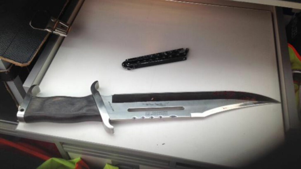GJERNINGSVÅPENET: Denne jaktkniven ble brukt under angrepet på ordførerkandidaten Henriette Reker i Køln på lørdag. Foto:Politiet GJERNINGSVÅPENET: Denne jaktkniven ble brukt under angrepet på ordførerkandidaten Henriette Reker i Køln på lørdag. Foto:Politiet