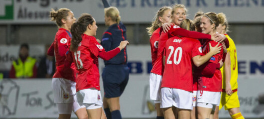 Fotballjentenes store drøm: - Kan gå utover juleferien Fotballjentenes store drøm: - Kan gå utover juleferien