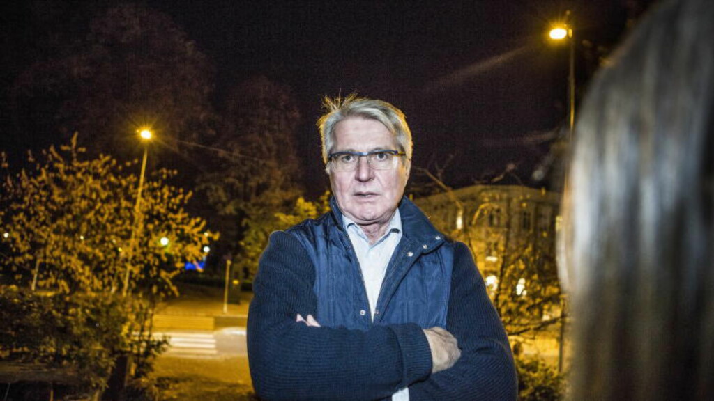 POSITIVE TILBAKEMELDINGER: Etter at han i mars i år fortalte i et VG-intervju at han ble utsatt for et overgrep som ung, har Fabian Stang fått mange positive reaksjoner.
- Jeg har fått tilbakemeldingen; «Tusen takk for at du gjorde det lettere for oss å snakke om dette», sier han til Dagbladet på vei inn til lanseringen av boka «Jakten på en overgriper».
Foto: Christian Roth Christensen / Dagbladet POSITIVE TILBAKEMELDINGER: Etter at han i mars i år fortalte i et VG-intervju at han ble utsatt for et overgrep som ung, har Fabian Stang fått mange positive reaksjoner.
- Jeg har fått tilbakemeldingen; «Tusen takk for at du gjorde det lettere for oss å snakke om dette», sier han til Dagbladet på vei inn til lanseringen av boka «Jakten på en overgriper».
Foto: Christian Roth Christensen / Dagbladet