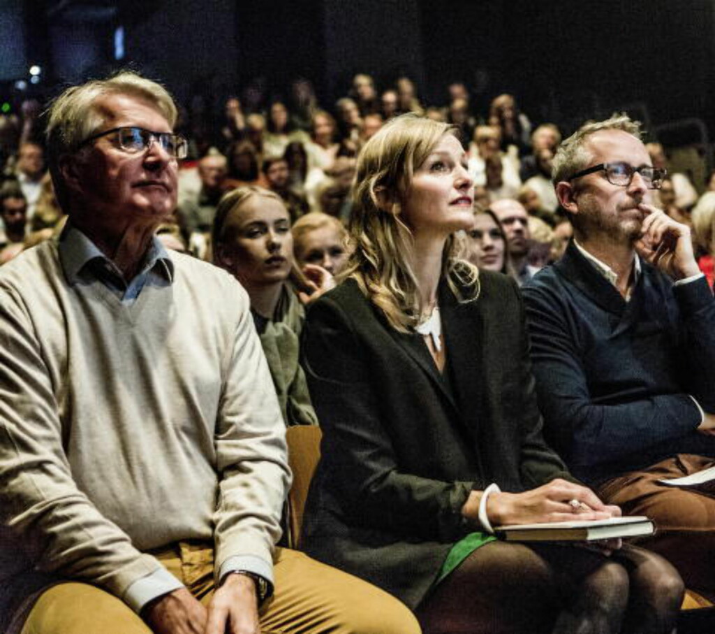 HOLDT INNLEGG: I tillegg til Fabian Stang, holdt både Bård Vegar Solhjell og Inga Marte Thorkildsen innlegg under lanseringsfesten på Litteraturhuset
Foto: Christian Roth Christensen / Dagbladet HOLDT INNLEGG: I tillegg til Fabian Stang, holdt både Bård Vegar Solhjell og Inga Marte Thorkildsen innlegg under lanseringsfesten på Litteraturhuset
Foto: Christian Roth Christensen / Dagbladet