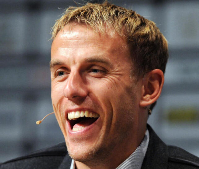 image: Phil Neville ville bare fortelle sine spanske fans at han skulle på løpetur. Det gikk ikke helt som planlagt