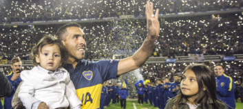 Tevez hyllet etter retur til Boca Juniors igjen Tevez hyllet etter retur til Boca Juniors igjen