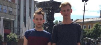 - De spurte om vi var homo, og så slo de oss hardt i ansiktet med knyttneven - De spurte om vi var homo, og så slo de oss hardt i ansiktet med knyttneven