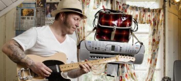 «I ett frustrert øyeblikk i Tom Waits-suiten reiv han av seg blueslua og kylte den mot meg som en frisbee» «I ett frustrert øyeblikk i Tom Waits-suiten reiv han av seg blueslua og kylte den mot meg som en frisbee»