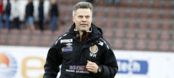 Mens alle trenere framsnakker lagene sine driver Vegard Hansen og baksnakker Mjøndalen. Genialt! Mens alle trenere framsnakker lagene sine driver Vegard Hansen og baksnakker Mjøndalen. Genialt!
