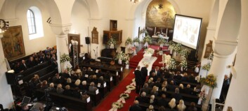 Fullsatt kirke tok farvel med Liv Marit Wedvik Fullsatt kirke tok farvel med Liv Marit Wedvik