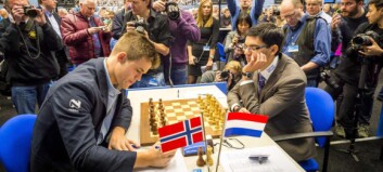 Giri fyrte løs mot Carlsen på første forsøk Giri fyrte løs mot Carlsen på første forsøk