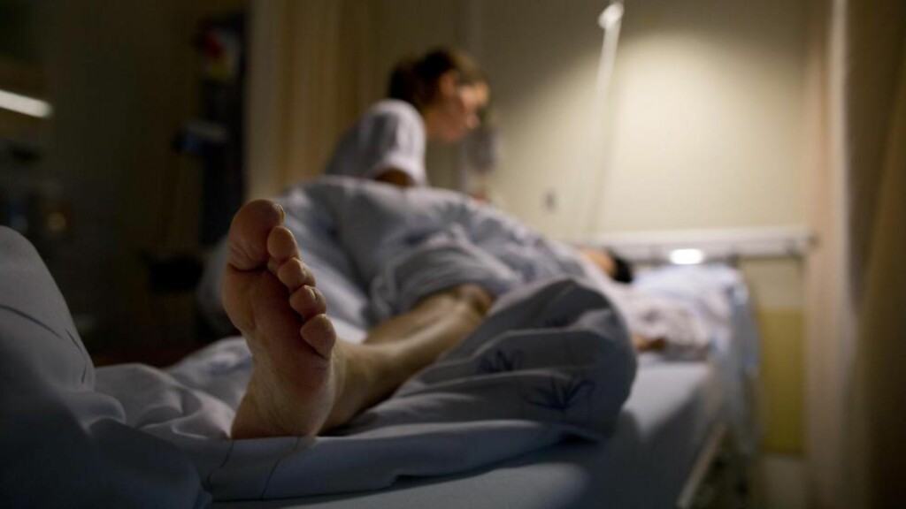 OFTE SYKE: Sykepleiere er en av yrkesgruppene som hadde mest sykefravær i siste kvartal i fjor. Foto: SCANPIX OFTE SYKE: Sykepleiere er en av yrkesgruppene som hadde mest sykefravær i siste kvartal i fjor. Foto: SCANPIX