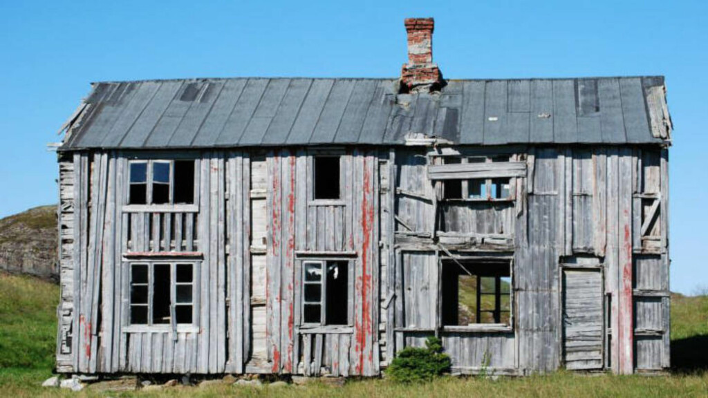 TILSTAND: BRUKT: «Finnes det noen der ute som har lidenskap og råd til å berge dette huset? Fantastisk beliggenhet på øya 'Buøya i Gjerøy vær'», skriver Kent Karlsen på Finn.no. Foto: PRIVAT TILSTAND: BRUKT: «Finnes det noen der ute som har lidenskap og råd til å berge dette huset? Fantastisk beliggenhet på øya 'Buøya i Gjerøy vær'», skriver Kent Karlsen på Finn.no. Foto: PRIVAT