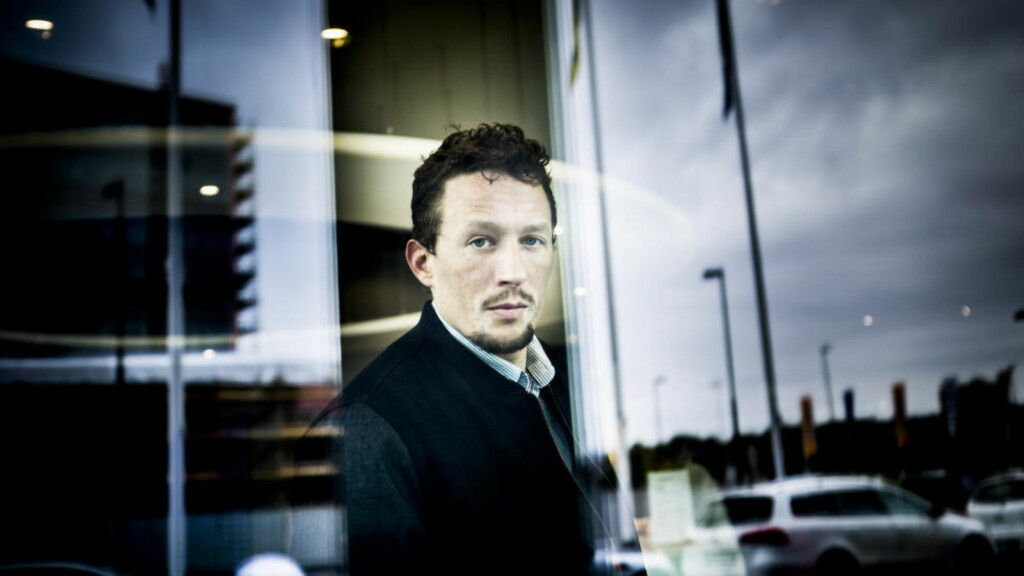 HANDLET MED PAMPENE: Alex Sola jobbet for det norske billettselskapet Euroteam. Nå forteller han om årene der han jobbet langt bak FIFAs linjer. Foto: Christian Roth Christensen / Dagbladet
Foto: Christian Roth Christensen / Dagbladet HANDLET MED PAMPENE: Alex Sola jobbet for det norske billettselskapet Euroteam. Nå forteller han om årene der han jobbet langt bak FIFAs linjer. Foto: Christian Roth Christensen / Dagbladet
Foto: Christian Roth Christensen / Dagbladet