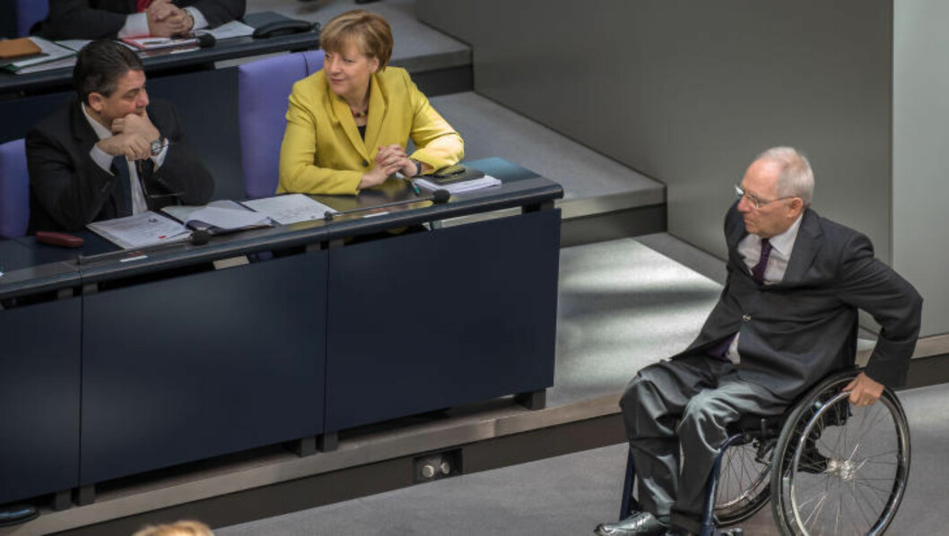 <strong>RULLER INN I TYSKERNES HJERTER:</strong> Wolfgang Schäuble har fått mange stjerner i boka hos tyskerne for sine harde linje mot tyskerne. Ange Merkel, som i kulissene legger de politiske føringene, er også en meget populær dame i hjemlandet. Foto: Tim Bakemeier / DPA <strong>RULLER INN I TYSKERNES HJERTER:</strong> Wolfgang Schäuble har fått mange stjerner i boka hos tyskerne for sine harde linje mot tyskerne. Ange Merkel, som i kulissene legger de politiske føringene, er også en meget populær dame i hjemlandet. Foto: Tim Bakemeier / DPA