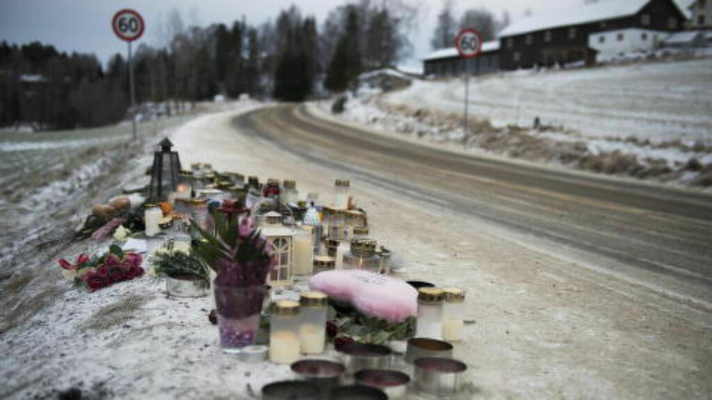 ULYKKESSTEDET: Venner og minnet Tiril og Sarah der ulykken skjedde i flere dager etterpå. FOTO: ENDRE VELLENE/DAGBLADET. ULYKKESSTEDET: Venner og minnet Tiril og Sarah der ulykken skjedde i flere dager etterpå. FOTO: ENDRE VELLENE/DAGBLADET.