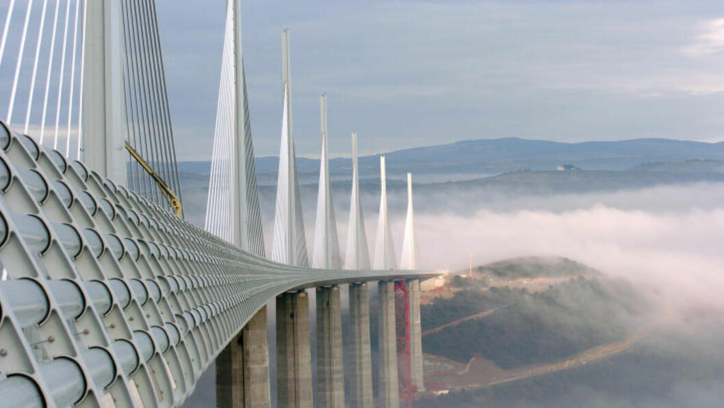 <strong>VERDENS HØYESTE:</strong> Millau Viaduct i Frankrike er verdens høyeste bru. Foto: AP Photo/Christophe Ena <strong>VERDENS HØYESTE:</strong> Millau Viaduct i Frankrike er verdens høyeste bru. Foto: AP Photo/Christophe Ena