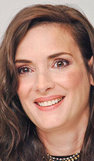 Winona Ryder spiller en av hovedrollene i «Stranger Things». Her fra en pressekonferanse om serien i juli. Foto: NTB Scanpix Winona Ryder spiller en av hovedrollene i «Stranger Things». Her fra en pressekonferanse om serien i juli. Foto: NTB Scanpix