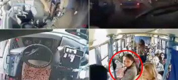 Ingen reiser seg for kvinnen med barn. Da tilbyr bussjåføren setet sitt Ingen reiser seg for kvinnen med barn. Da tilbyr bussjåføren setet sitt