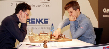 Carlsen spilte sikkert og holdt Caruana til remis Carlsen spilte sikkert og holdt Caruana til remis