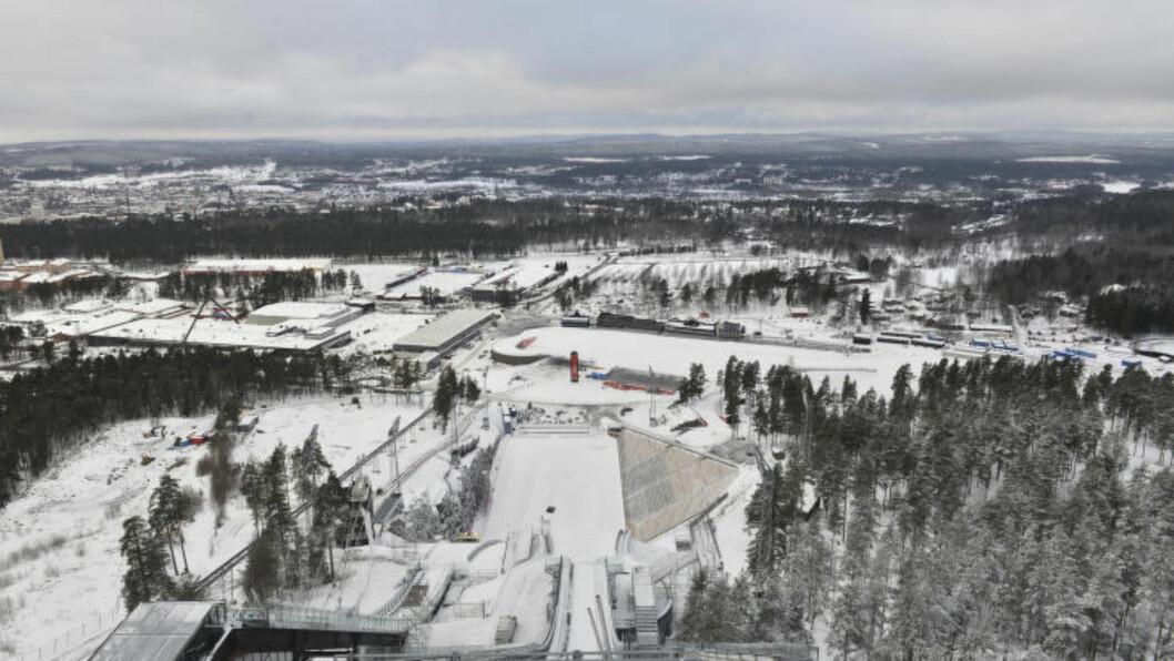 <strong>VM-BYEN:</strong> Hoppbakken med sitt karakteristiske tårn er selve symbolet for Falun og nær sagt det eneste stedet i byen hvor du ikke kan se tårnet fra. Foto: GJERMUND GLESNES <strong>VM-BYEN:</strong> Hoppbakken med sitt karakteristiske tårn er selve symbolet for Falun og nær sagt det eneste stedet i byen hvor du ikke kan se tårnet fra. Foto: GJERMUND GLESNES