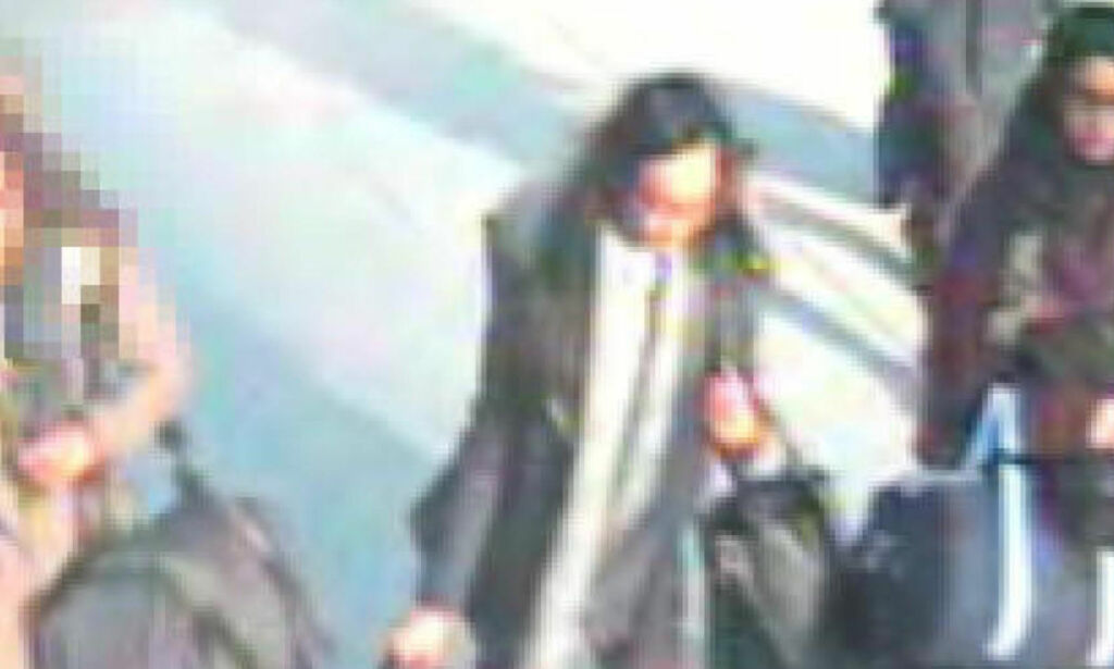 image: 2015: De tre skolejentene (15, 15 og 16) rømte hjemmefra. Britisk politi frykter de er på vei til Syria