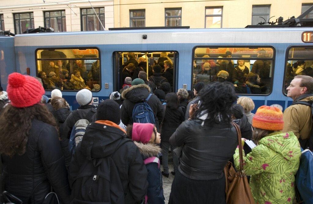FATTIG TRØST: Når alt svikter i kollektivtrafikken, hjelper det lite at du får igjen pengene for taxi. Foto: BJØRN SIGURDSØN/NTB SCANPIX FATTIG TRØST: Når alt svikter i kollektivtrafikken, hjelper det lite at du får igjen pengene for taxi. Foto: BJØRN SIGURDSØN/NTB SCANPIX