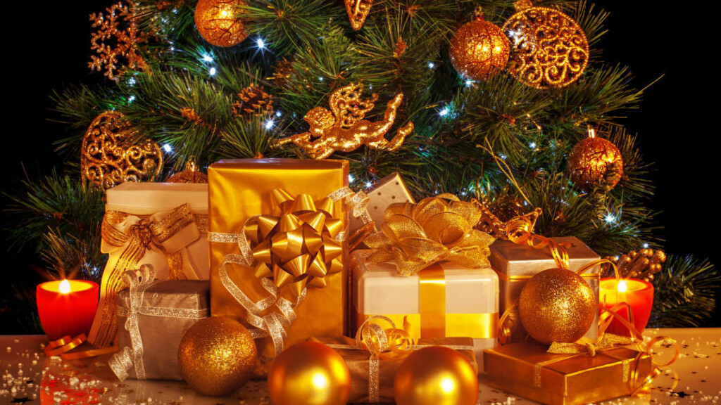 FLASKER I GAVE: Desember måned er her igjen, og juleshoppingen er i gang for fullt. Et besøk innom Vinmonopolet kan for mange være en god løsning så lenge man handler til den voksne delen av befolkningen. Foto: COLOURBOX FLASKER I GAVE: Desember måned er her igjen, og juleshoppingen er i gang for fullt. Et besøk innom Vinmonopolet kan for mange være en god løsning så lenge man handler til den voksne delen av befolkningen. Foto: COLOURBOX
