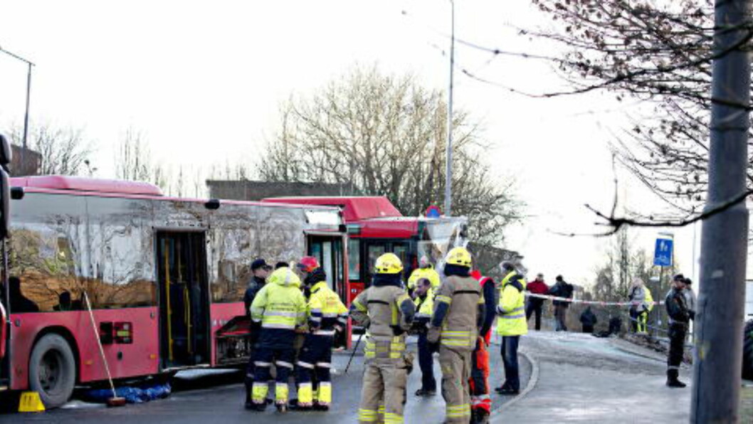 <strong>PÅ PLASS:</strong> Nødetatene er på stedet. Foto: Hans Arne Vedlog / Dagbladet <strong>PÅ PLASS:</strong> Nødetatene er på stedet. Foto: Hans Arne Vedlog / Dagbladet