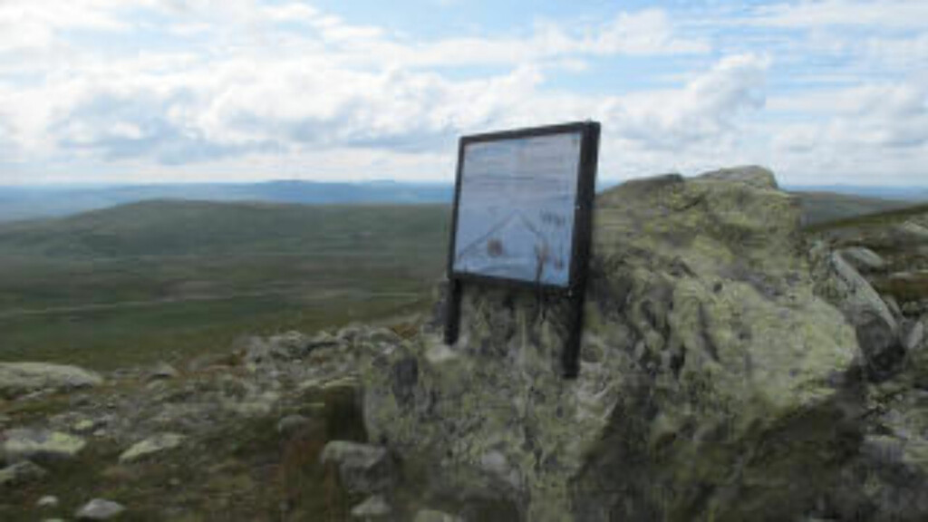 UTVIDET: Den første traseen ble åpnet i fjor, men ble så populær at man måtte lage en ny trase nedover. Det ble for trangt. Her ses hele runden. Foto: PETTER BRAATEN / STATENS NATUROPPSYN UTVIDET: Den første traseen ble åpnet i fjor, men ble så populær at man måtte lage en ny trase nedover. Det ble for trangt. Her ses hele runden. Foto: PETTER BRAATEN / STATENS NATUROPPSYN
