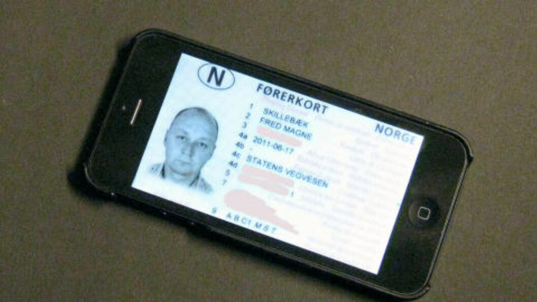 <strong>FORELØPIG IKKE I NORGE:</strong> Men i delstaten Iowa i USA forberedes nå innføring av førerkortet, også som gyldig identitetsbevis, som smarttelefon-app. Foto: KNUT MOBERG / DINSIDE.NO <strong>FORELØPIG IKKE I NORGE:</strong> Men i delstaten Iowa i USA forberedes nå innføring av førerkortet, også som gyldig identitetsbevis, som smarttelefon-app. Foto: KNUT MOBERG / DINSIDE.NO