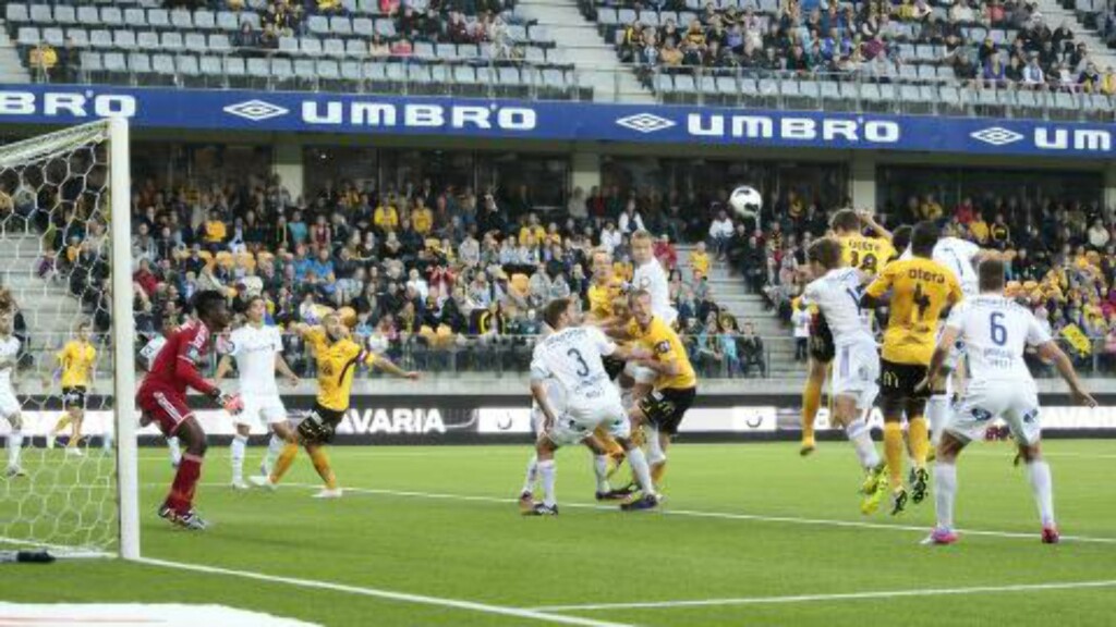 UTLIGNET: Matthías Vilhjálmssons heading til 1-1 ble til slutt bare ett av to trøstemål for Start. Foto: Tor Erik Schrøder / NTB scanpix UTLIGNET: Matthías Vilhjálmssons heading til 1-1 ble til slutt bare ett av to trøstemål for Start. Foto: Tor Erik Schrøder / NTB scanpix
