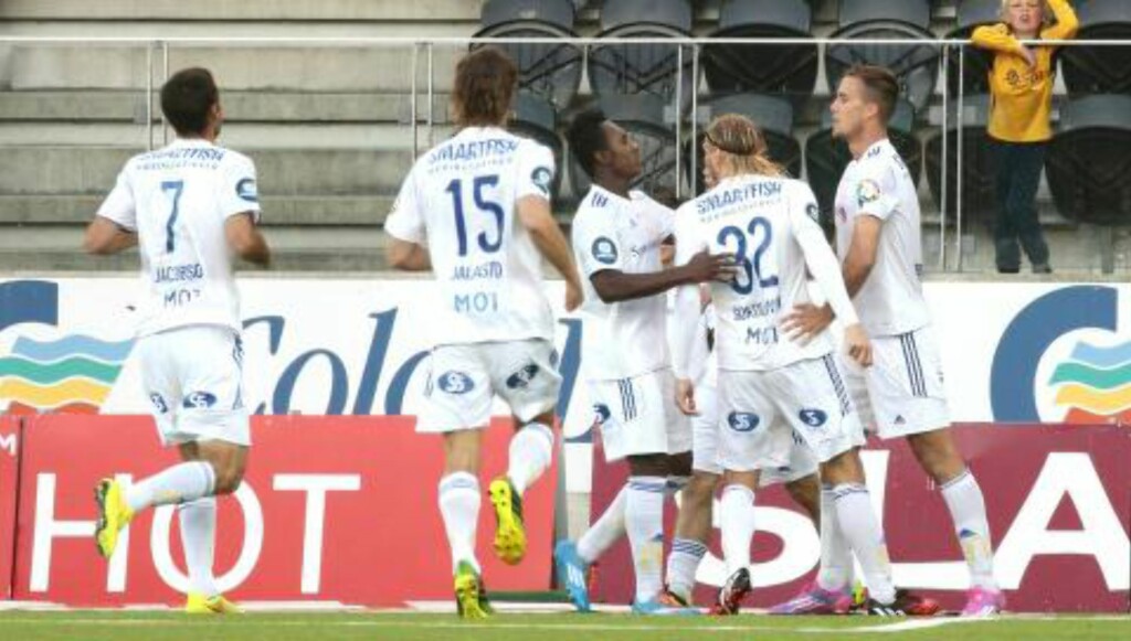 0-1: De hvitkledde gjestene jubler etter kampens første mål. Foto: Tor Erik Schrøder / NTB Scanpix 0-1: De hvitkledde gjestene jubler etter kampens første mål. Foto: Tor Erik Schrøder / NTB Scanpix