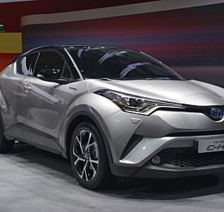 Toyota C-HR viser frem de første bildene fra innsiden Toyota C-HR viser frem de første bildene fra innsiden