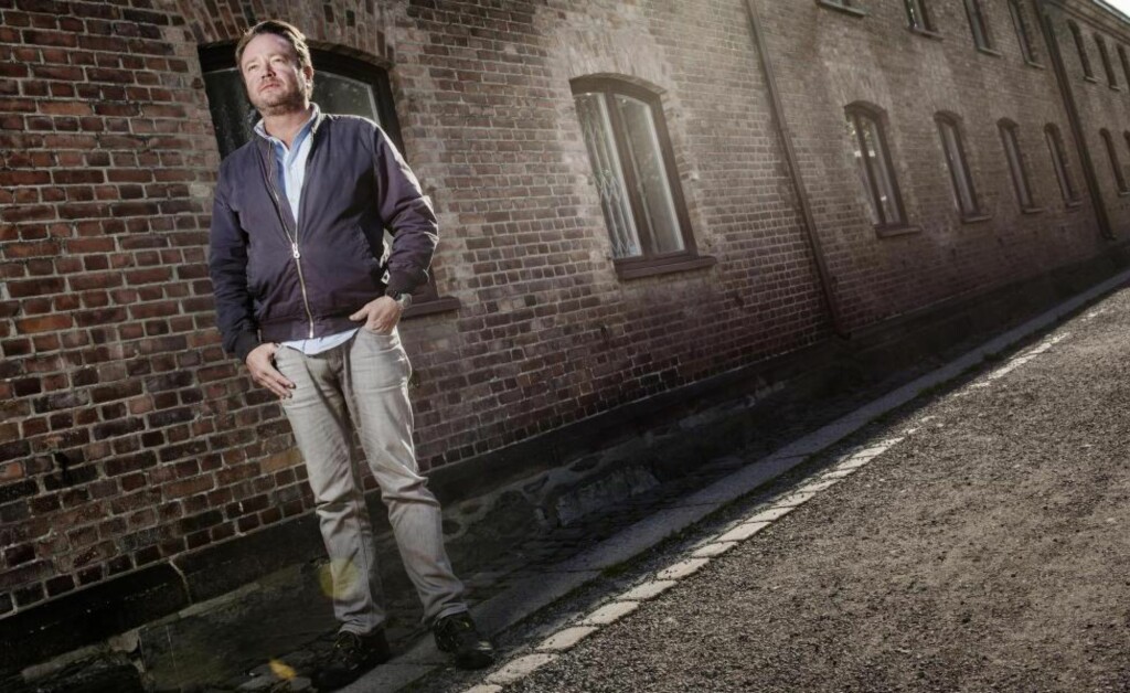 KAN HOLDE PÅ LENGE: fredrik Græsvig har dekket krig og elendighet i over 20 år. - Jeg har bikket ei grense. Når du har holdt på i 20 år, kan du fort holde på i 20 til, sier den profilerte TV2-reporteren. Foto: Hampus Lundgren KAN HOLDE PÅ LENGE: fredrik Græsvig har dekket krig og elendighet i over 20 år. - Jeg har bikket ei grense. Når du har holdt på i 20 år, kan du fort holde på i 20 til, sier den profilerte TV2-reporteren. Foto: Hampus Lundgren