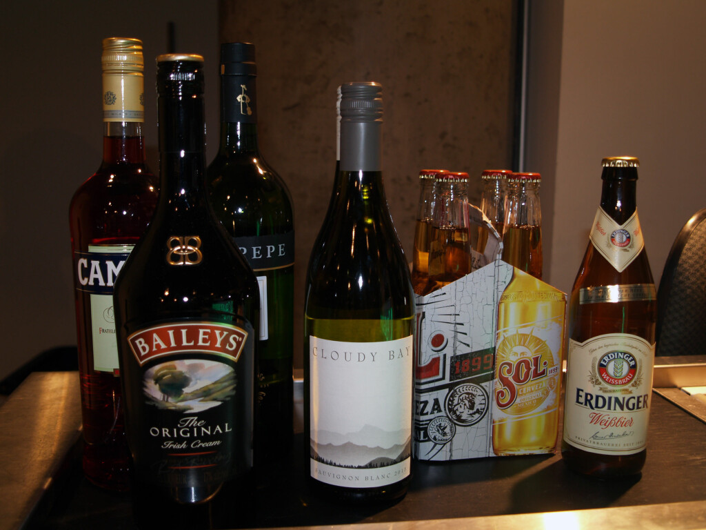 ER BAILEYS VIN? Ja, når du skal benytte vinkvota på taxfree, er alkohol med til og med 22 prosent alkohol regnet som vin, inkludert Baileys, Campari og en del annen likør. Foto: BERIT B. NJARGA ER BAILEYS VIN? Ja, når du skal benytte vinkvota på taxfree, er alkohol med til og med 22 prosent alkohol regnet som vin, inkludert Baileys, Campari og en del annen likør. Foto: BERIT B. NJARGA