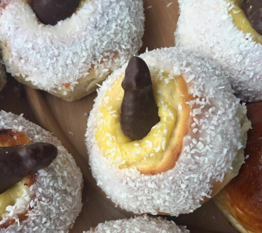 BOLLEMUS À LA BAKERIET BAKERINNEN: Vi har fått oppskriften på Camilla Johansens boller som får hele Harstad til å rødme litt ekstra i kinnene. Foto: Camilla Johansen BOLLEMUS À LA BAKERIET BAKERINNEN: Vi har fått oppskriften på Camilla Johansens boller som får hele Harstad til å rødme litt ekstra i kinnene. Foto: Camilla Johansen