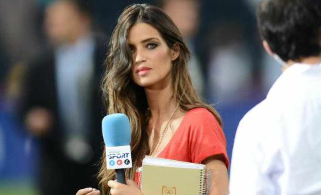 <strong>KJÆRESTEN:</strong> Sara Carbonero har vært sammen med Casillas siden 2009. Foto: AFP PHOTO / FRANCK FIFE <strong>KJÆRESTEN:</strong> Sara Carbonero har vært sammen med Casillas siden 2009. Foto: AFP PHOTO / FRANCK FIFE