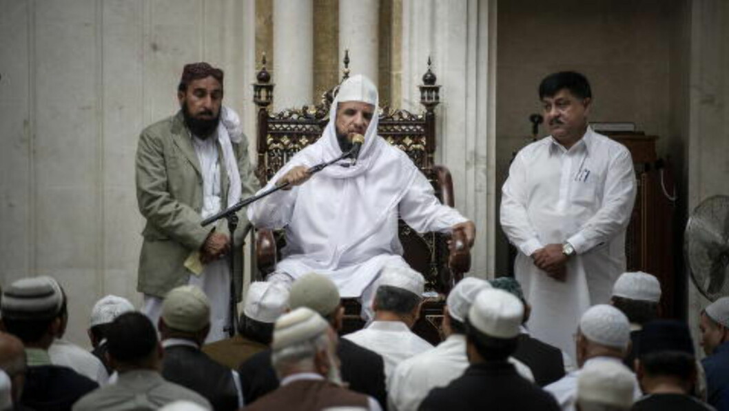 TILBAKE: Imam Nehmat Ali Shah vendte for første gang etter drapsforsøket, tilbake til moskeen Central Jamaat Ahle-Sunnat på Grønland i Oslo under ramadan. Foto: Øistein Norum Monsen / DAGBLADET TILBAKE: Imam Nehmat Ali Shah vendte for første gang etter drapsforsøket, tilbake til moskeen Central Jamaat Ahle-Sunnat på Grønland i Oslo under ramadan. Foto: Øistein Norum Monsen / DAGBLADET