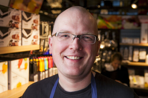 SMART TRIKS: Temperatur er viktig, men ikke alt, sier Hobbykokken Olav Birkeland til Dinside. Foto: PER ERVLAND: SMART TRIKS: Temperatur er viktig, men ikke alt, sier Hobbykokken Olav Birkeland til Dinside. Foto: PER ERVLAND: