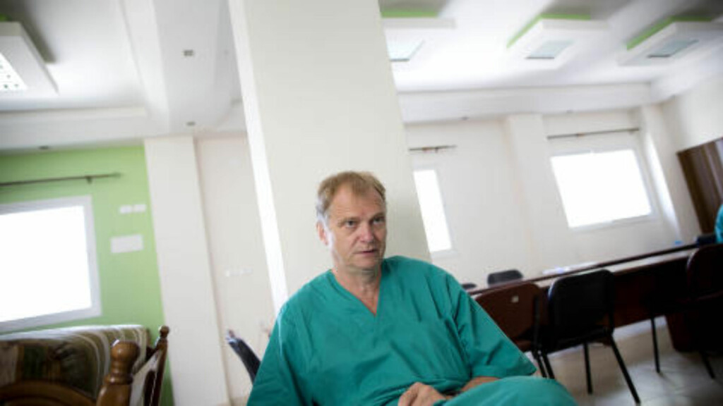 PÅ PLASS I GAZA: Den norske legen Erik Fosse er tilbake på Shifa-sykehuset i Gaza by, akkurat som han var under Gaza-krigen i 2008-09. - Den gangen bombet israelske F16 offentlige bygninger, mens nå er det private hjem som blir rammet. Ingen er trygge, sier Fosse. PÅ PLASS I GAZA: Den norske legen Erik Fosse er tilbake på Shifa-sykehuset i Gaza by, akkurat som han var under Gaza-krigen i 2008-09. - Den gangen bombet israelske F16 offentlige bygninger, mens nå er det private hjem som blir rammet. Ingen er trygge, sier Fosse.