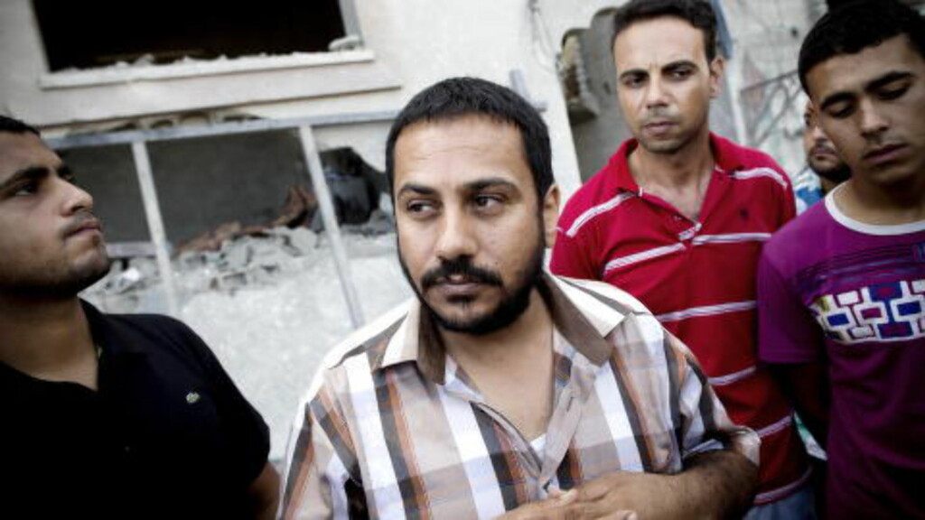 OVER HALVPARTEN ER BORTE: 19 av de 30 familiemedlemmene i Batsh-familien mistet livet i går kveld, da israelske F16-fly slapp to bomber på huset deres under ramadan-måltidet i går kveld. Alle foto: TOMM W. CHRISTIANSEN / DAGBLADET OVER HALVPARTEN ER BORTE: 19 av de 30 familiemedlemmene i Batsh-familien mistet livet i går kveld, da israelske F16-fly slapp to bomber på huset deres under ramadan-måltidet i går kveld. Alle foto: TOMM W. CHRISTIANSEN / DAGBLADET