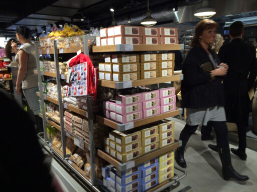 KJEKS OG SØTE SAKER: Det er mye kjeks og søte bakevarer. Foto: KRISTIN SØRDAL KJEKS OG SØTE SAKER: Det er mye kjeks og søte bakevarer. Foto: KRISTIN SØRDAL