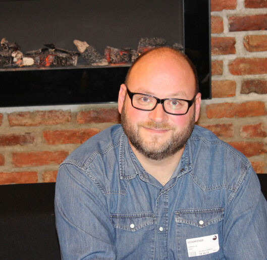 Espen Lie drikker mye forskjellig juice til vanlig, men liker godt å ha en bag-in-box fra Epleblomsten stående i kjøleskapet. Foto: Elisabeth Dalseg Espen Lie drikker mye forskjellig juice til vanlig, men liker godt å ha en bag-in-box fra Epleblomsten stående i kjøleskapet. Foto: Elisabeth Dalseg