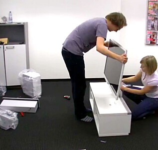 Hvor vanskelig er det å skru sammen Ikea-TV-en Uppleva? Hvor vanskelig er det å skru sammen Ikea-TV-en Uppleva?