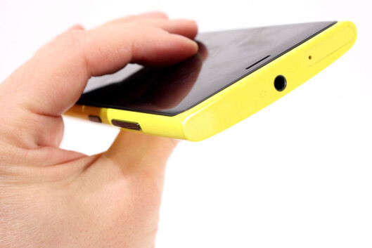 <strong>LITE LYD:</strong> Nokia Lumia 920 gir ut helt grei lyd, men på langt nær så mye som for eksempel HTCs telefoner. Foto: Ole Petter Baugerød Stokke <strong>LITE LYD:</strong> Nokia Lumia 920 gir ut helt grei lyd, men på langt nær så mye som for eksempel HTCs telefoner. Foto: Ole Petter Baugerød Stokke