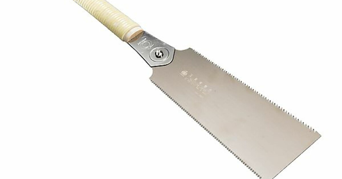 Sage lister med håndsag Sage lister med håndsag