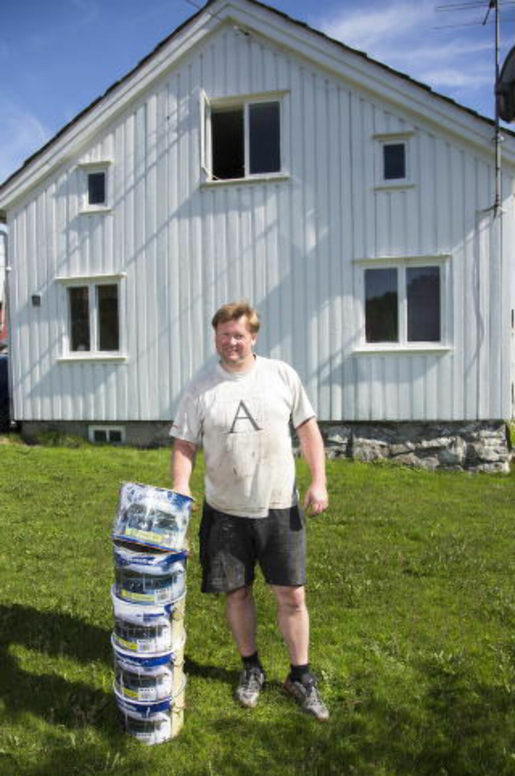 BENYTTET MALING: Det gamle huset til Torstein Nylund sugde til seg hvitmaling. Foto: Per Flåthe / Dagbladet BENYTTET MALING: Det gamle huset til Torstein Nylund sugde til seg hvitmaling. Foto: Per Flåthe / Dagbladet