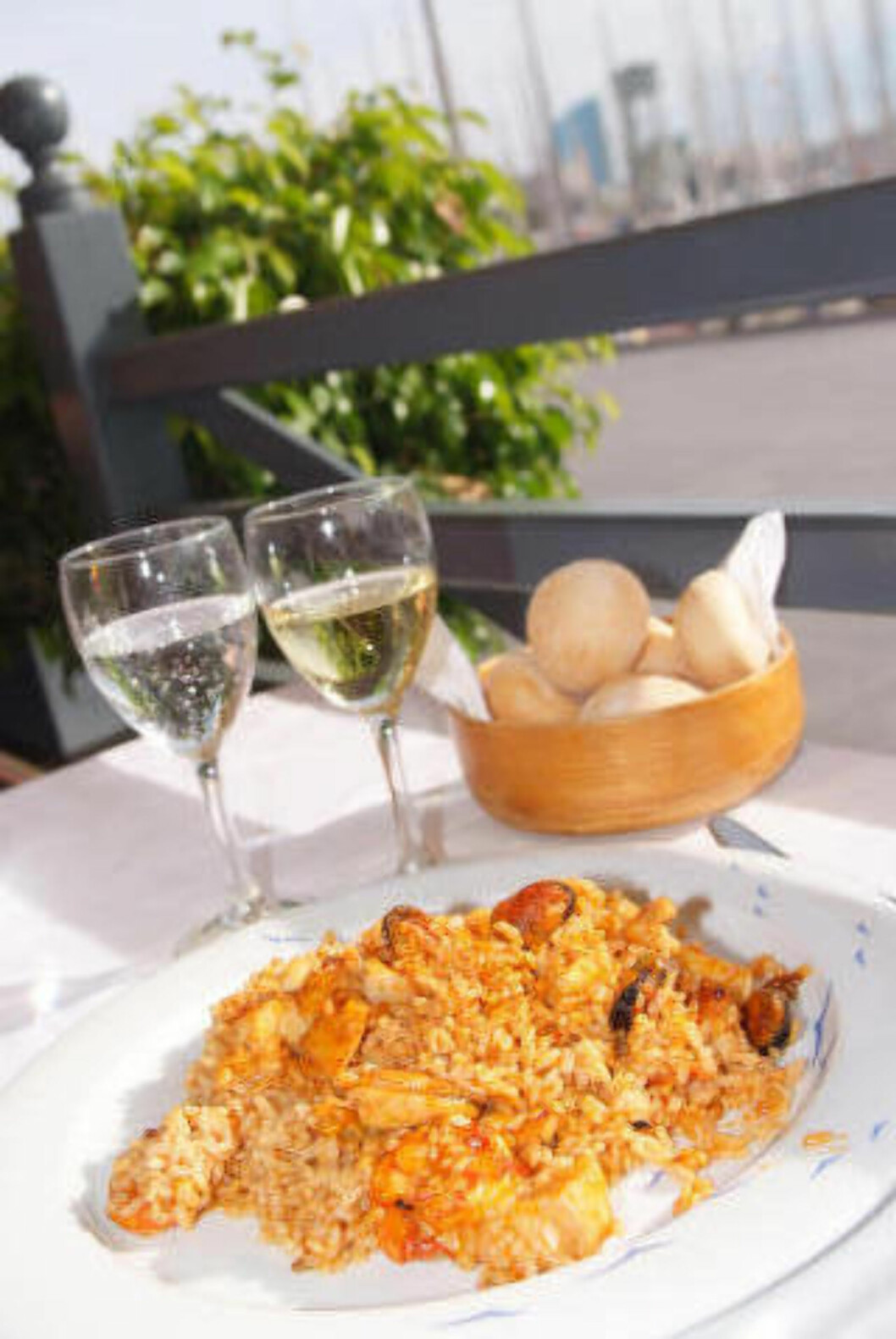 <strong>GOD LUNSJ:</strong> Unn deg lunsj på et fint sted, det er mye billigere enn å spise middag på samme restaurant. Foto: RONNY FRIMANN <strong>GOD LUNSJ:</strong> Unn deg lunsj på et fint sted, det er mye billigere enn å spise middag på samme restaurant. Foto: RONNY FRIMANN