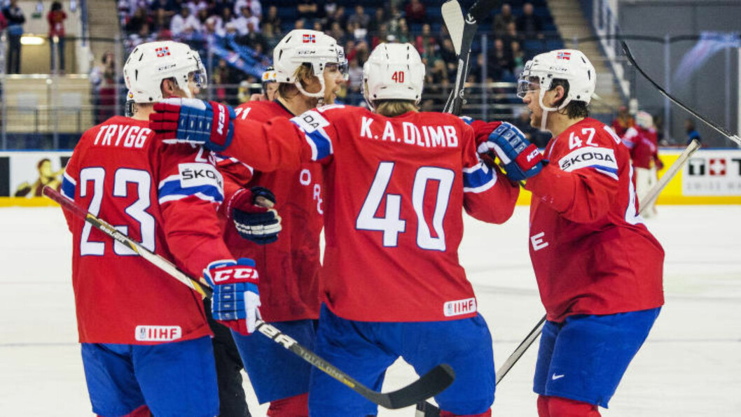 HEFTIG START: Norges Mats Trygg, Morten Ask, Ken André Olimb og Henrik Ødegaard jubler etter 2 - 2 målet under VM-kampen i ishockey mellom Norge og Slovakia i Chizhovka Arena i Minsk, Hviterussland onsdag.
Foto: Fredrik Varfjell / NTB scanpix HEFTIG START: Norges Mats Trygg, Morten Ask, Ken André Olimb og Henrik Ødegaard jubler etter 2 - 2 målet under VM-kampen i ishockey mellom Norge og Slovakia i Chizhovka Arena i Minsk, Hviterussland onsdag.
Foto: Fredrik Varfjell / NTB scanpix